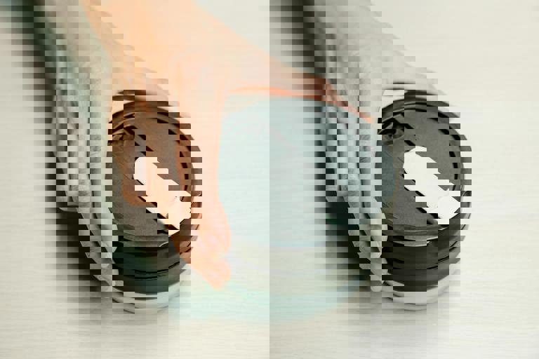 Nueva normativa prohíbe el uso de plásticos de un solo uso en cafeterías urbanas